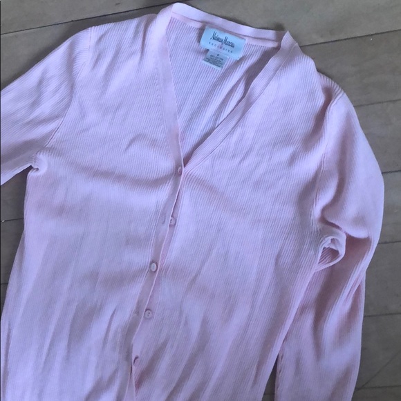 Neiman Marcus S pink knit 🧶 cardigan